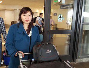 Bà Vũ Minh Khánh, vợ của LS Nguyễn Văn Đài tại sân bay Los Angeles hôm 14/4/2016. RFA photo