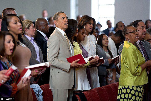 Tổng thống Obama tham dự Thánh lễ tại Nhà thờ cùng gia đình.