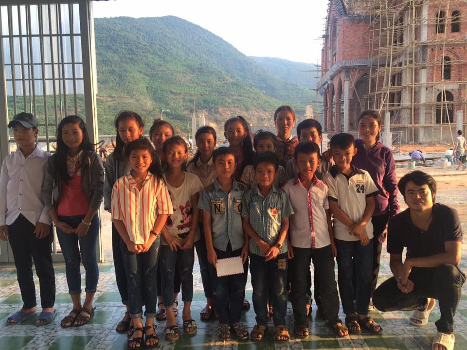 Các em học sinh tại Kỳ Anh. Ảnh FB Nguyen Anh Tuan