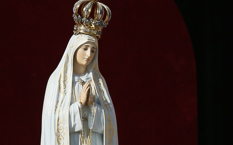 The original statue of Our Lady of Fatima is seen before Pope Francis celebrates Mass in honor of Mary in St. Peter's Square at the Vatican Oct. 13. The pope entrusted the world to Mary at the end of the Mass. (CNS photo/Paul Haring) (Oct. 14, 2013) See POPE-FATIMA Oct. 14, 2013.
