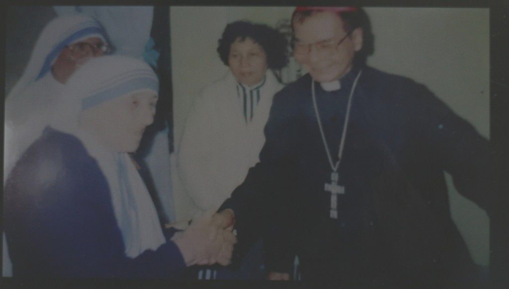 Mẹ Tê-rê-sa gặp cố Đức Hồng Y Giuse Phao lô Phạm Đình Tụng tại Tòa Tổng Giám mục.