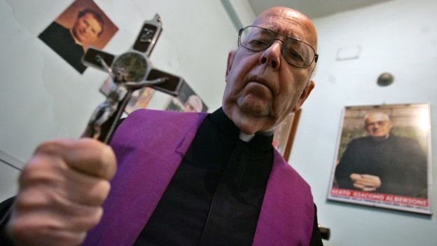 Cha Gabriele Amorth được biết đến là linh mục trừ quỷ có tiếng nhất với hơn 160.000 trường hợp. 