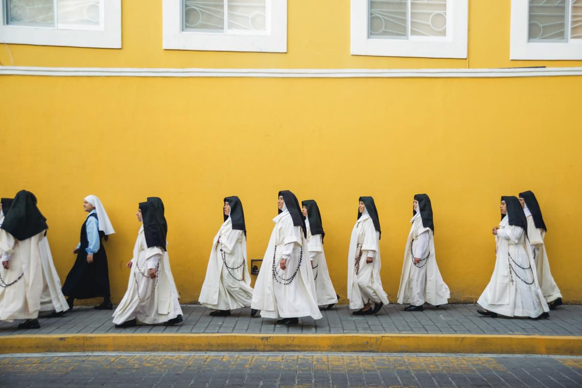 09-procession-of-nuns-in-cholula-adapt-1190-1