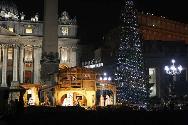 christmas_tree_lighting_and_nativity_in_st_peters_square_on_dec_18_2015_credit_alexey_gotovskiy_cna_12_18_15