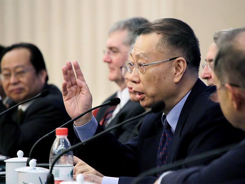 Tiến sĩ Huang Jiefu, Chủ tịch hiến tặng nội tạng và ghép cơ phận của Trung Quốc phát biểu trong buổi hội nghị 