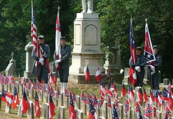 Nghĩa trang và mộ phần của các liệt sĩ  hai phe trong cuộc nội chiến: chiến và bại được chôn cất chung tại Hoa Kỳ.