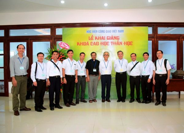 Hình ảnh Học viện Công giáo Việt Nam khai giảng khóa đầu tiên 14.9.2016: có 23 học viên được thi tuyển từ 37 học viên