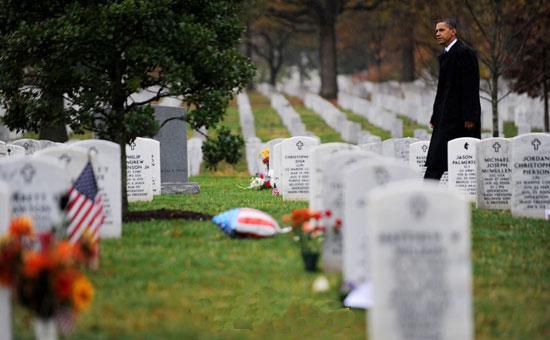 Tổng thống Obama đến viếng nghĩa trang chung cả thắng và thua