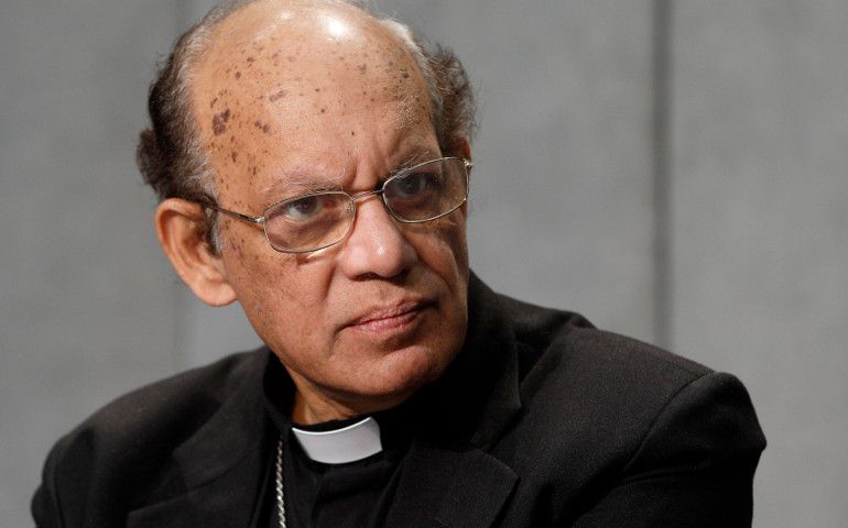 Đức Hồng y Oswald Gracias của Mumbai, Ấn Độ, tham dự một cuộc họp báo ở Vatican vào tháng 10 năm 2015. (Ảnh: CNS / Paul Haring)