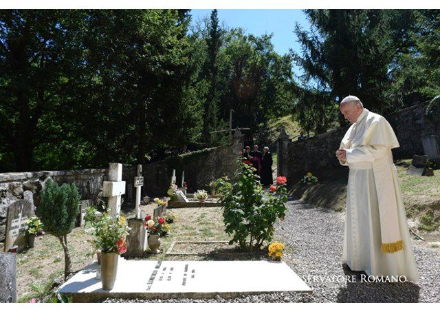 Đức Thánh Cha hành hương viếng mộ 2 linh mục Italia - RV
